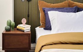 Midcentury Couples Designer Loft - Casa Tuya