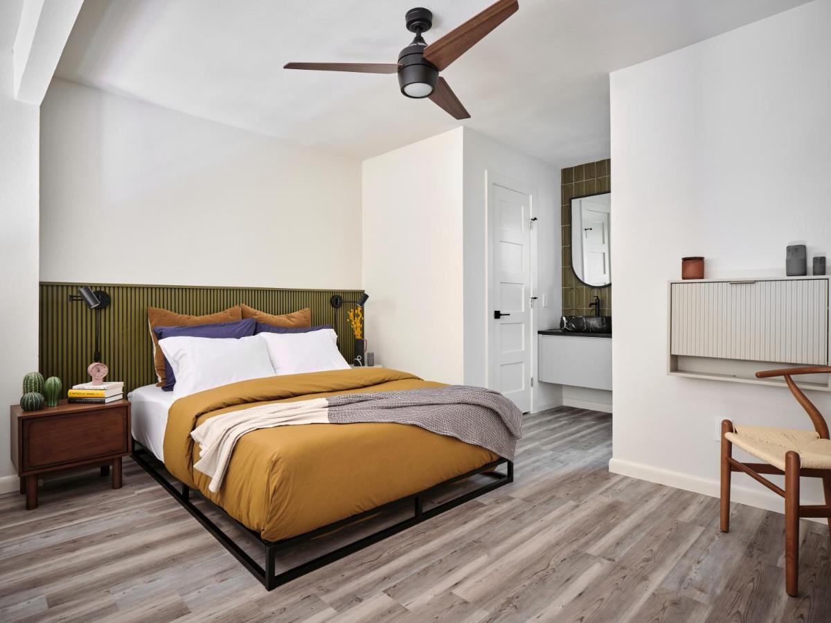 Midcentury Couples Designer Loft - Casa Tuya Apartment Austin Exterior photo
